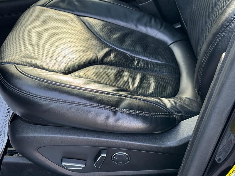 Lincoln MKC Vehicle Full-screen Gallery Image 27