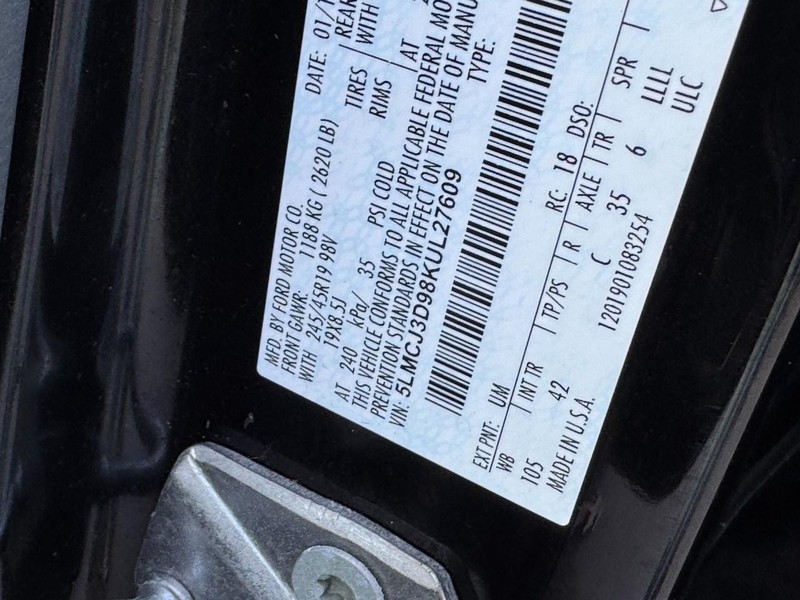 Lincoln MKC Vehicle Full-screen Gallery Image 28