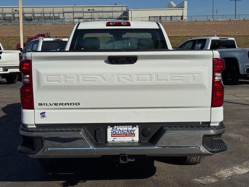 Chevrolet Silverado 1500 Vehicle Full-screen Gallery Image 05