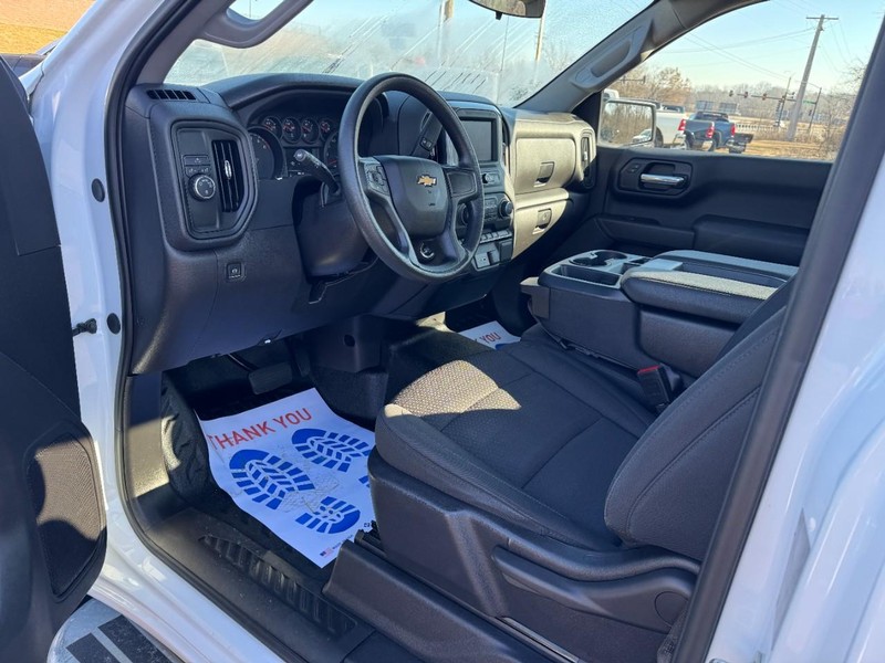 Chevrolet Silverado 1500 Vehicle Full-screen Gallery Image 12