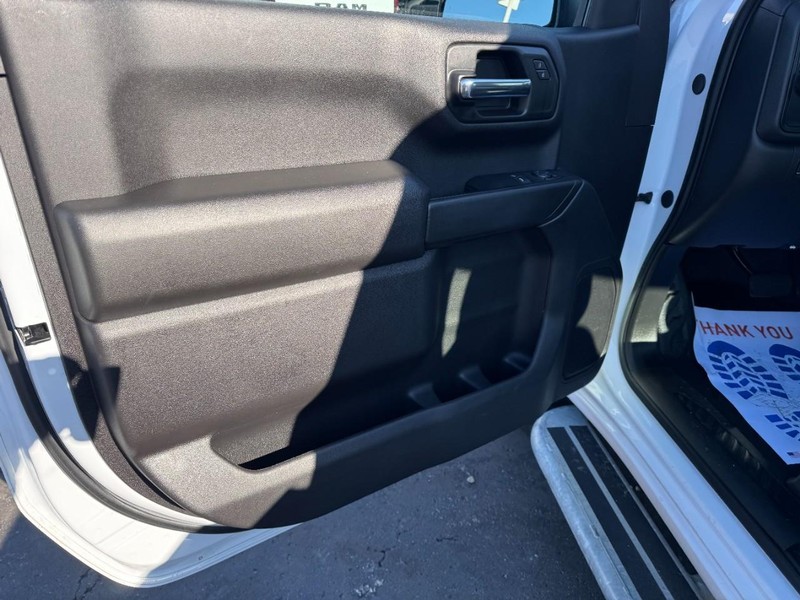 Chevrolet Silverado 1500 Vehicle Full-screen Gallery Image 13