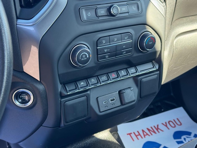 Chevrolet Silverado 1500 Vehicle Full-screen Gallery Image 17