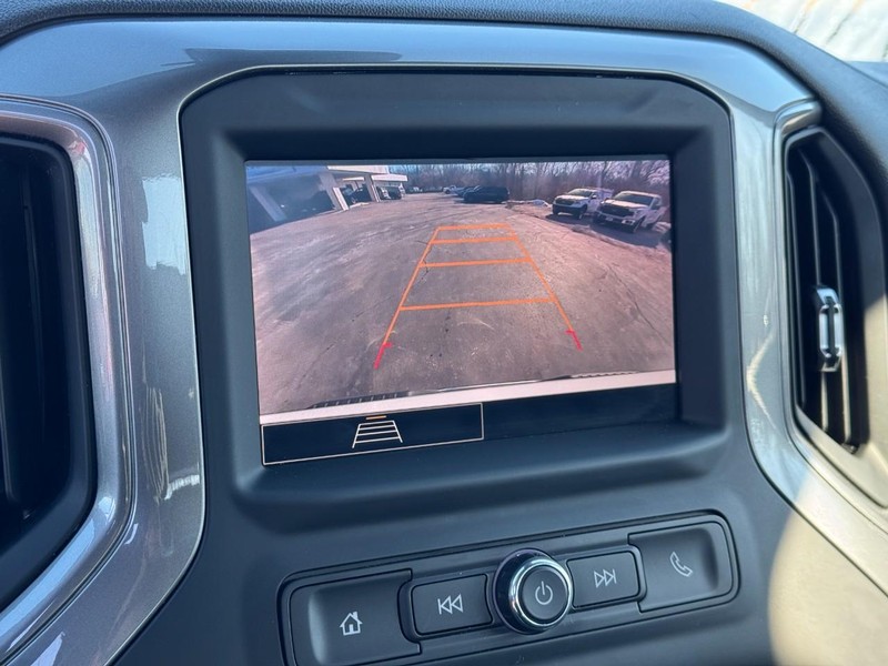 Chevrolet Silverado 1500 Vehicle Full-screen Gallery Image 22