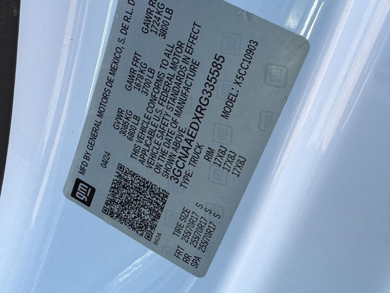 Chevrolet Silverado 1500 Vehicle Full-screen Gallery Image 25