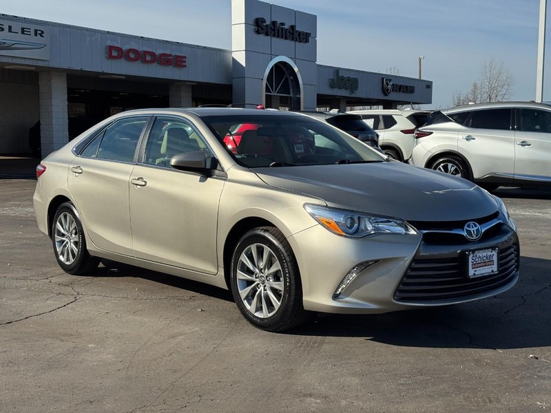 Toyota Camry Vehicle Full-screen Gallery Image 02