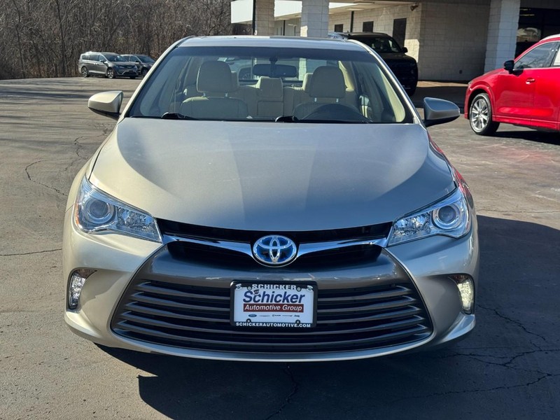 Toyota Camry Vehicle Full-screen Gallery Image 08