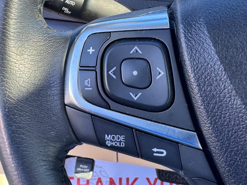 Toyota Camry Vehicle Full-screen Gallery Image 16