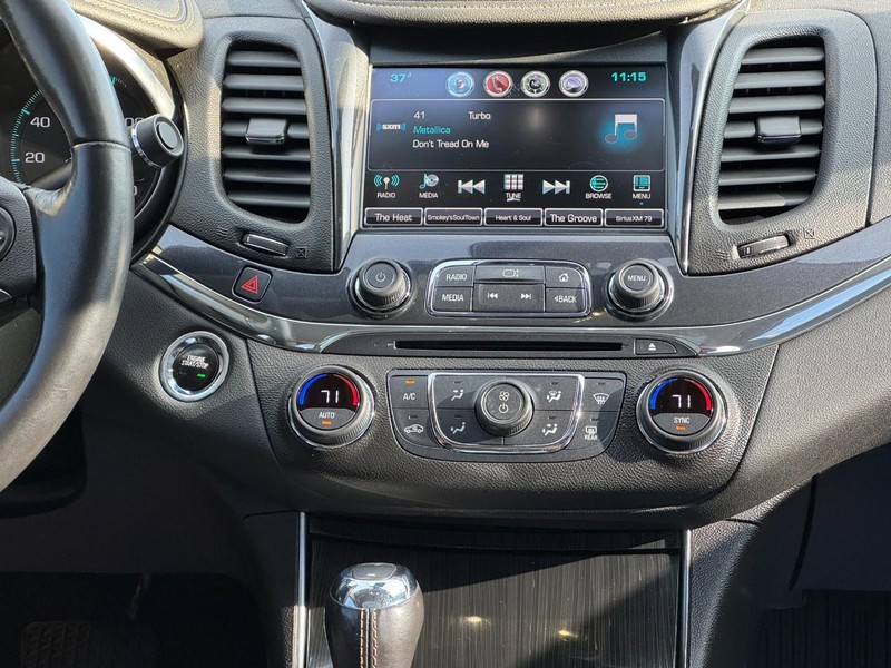 Chevrolet Impala Vehicle Full-screen Gallery Image 13