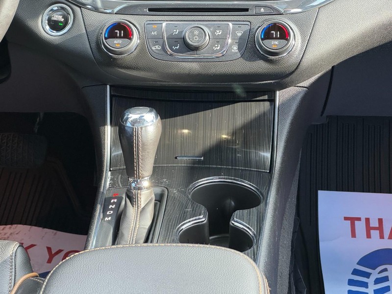 Chevrolet Impala Vehicle Full-screen Gallery Image 14