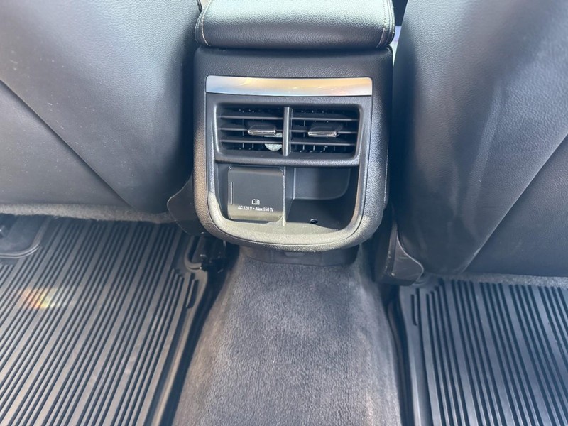 Chevrolet Impala Vehicle Full-screen Gallery Image 16