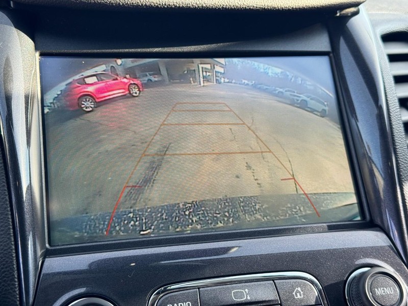 Chevrolet Impala Vehicle Full-screen Gallery Image 21