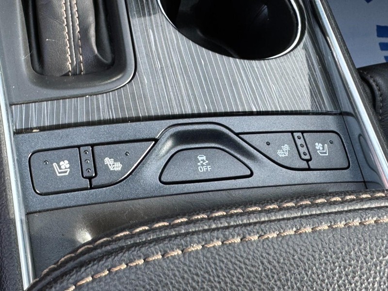 Chevrolet Impala Vehicle Full-screen Gallery Image 22