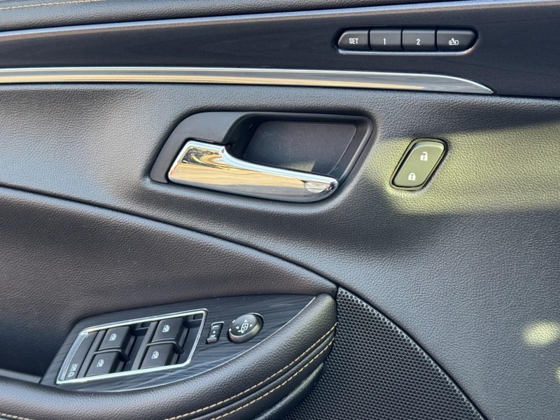 Chevrolet Impala Vehicle Full-screen Gallery Image 23