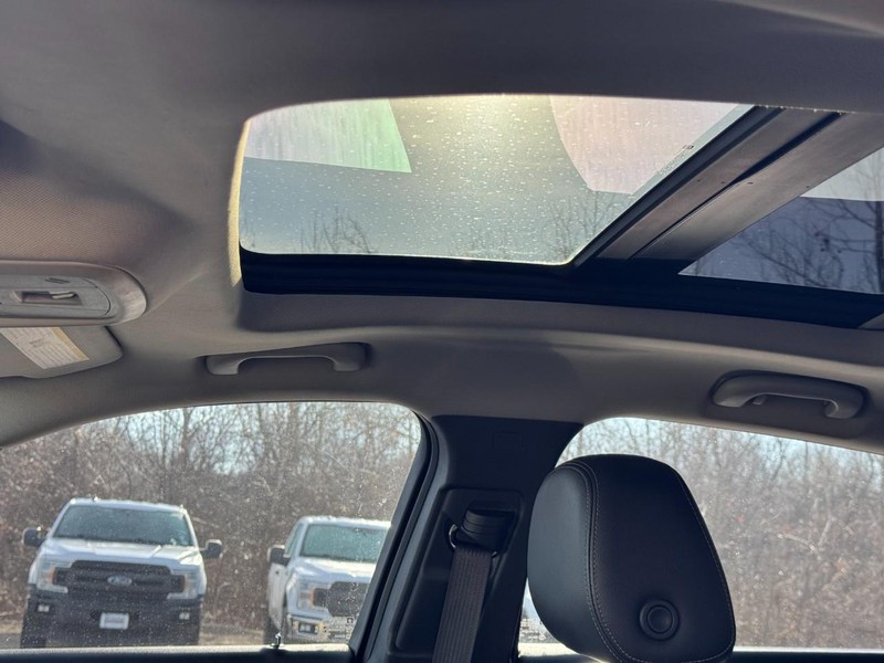 Chevrolet Impala Vehicle Full-screen Gallery Image 24