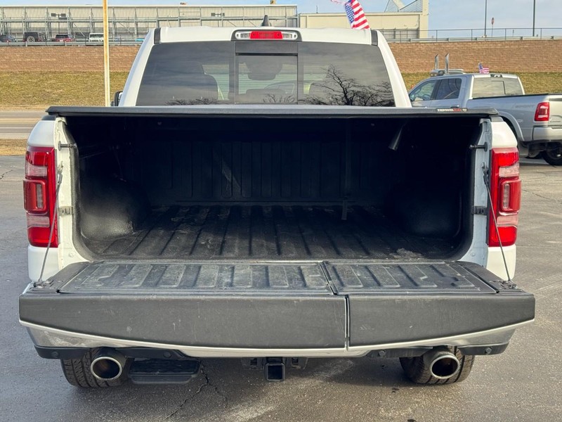 Ram 1500 Vehicle Full-screen Gallery Image 04