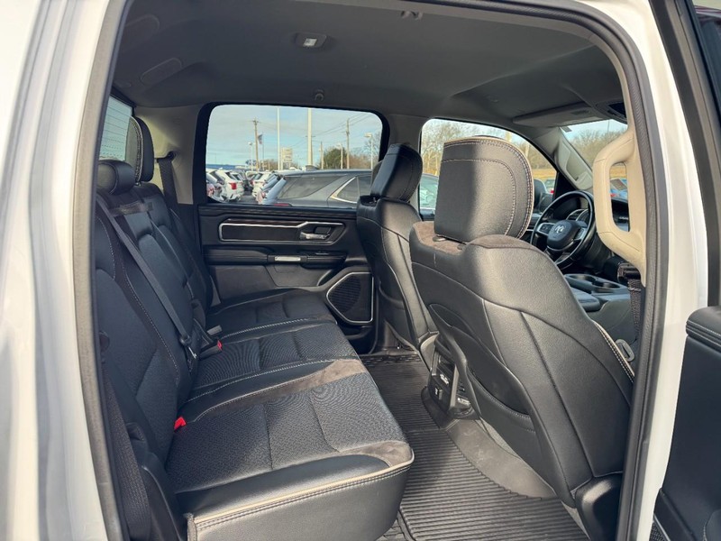 Ram 1500 Vehicle Full-screen Gallery Image 10