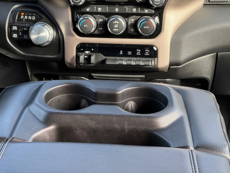 Ram 1500 Vehicle Full-screen Gallery Image 14