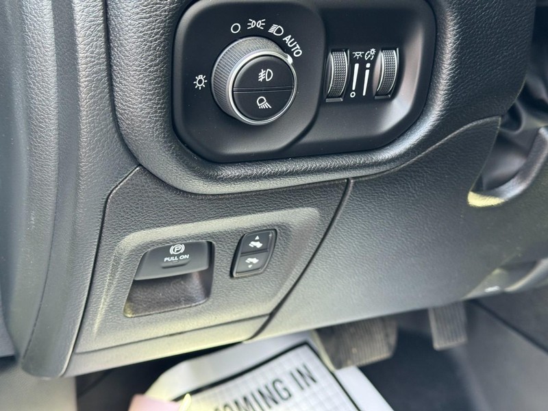 Ram 1500 Vehicle Full-screen Gallery Image 17