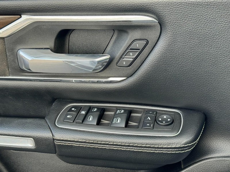 Ram 1500 Vehicle Full-screen Gallery Image 25