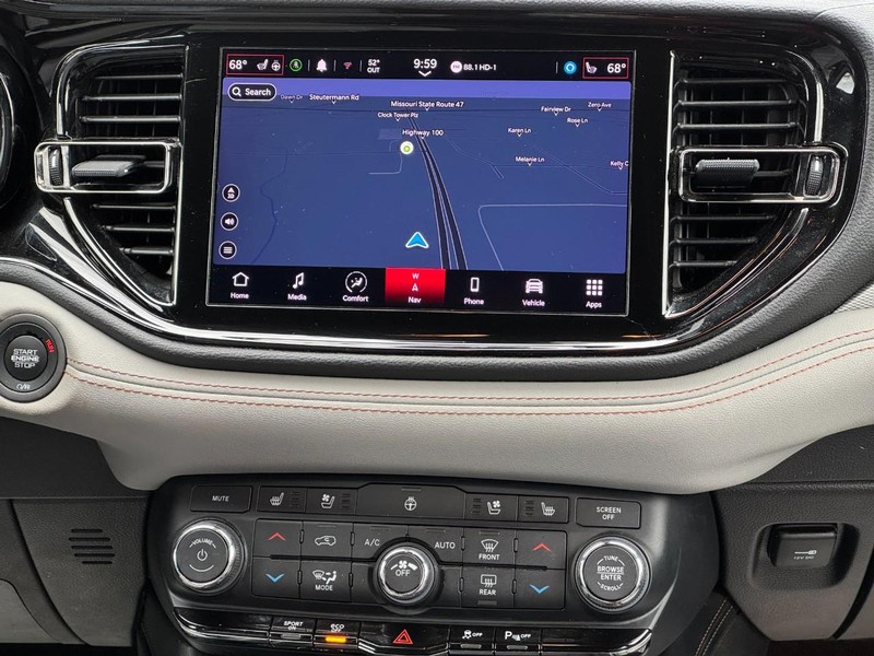 Dodge Durango Vehicle Full-screen Gallery Image 13