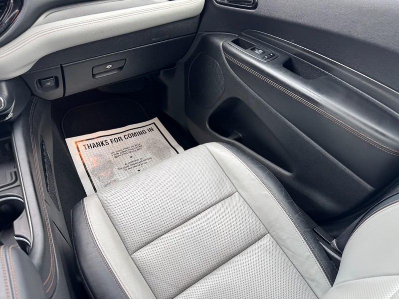 Dodge Durango Vehicle Full-screen Gallery Image 15