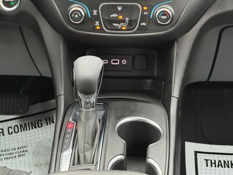 Chevrolet Equinox Vehicle Full-screen Gallery Image 14