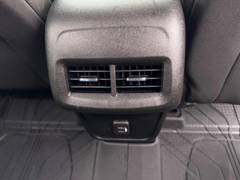 Chevrolet Equinox Vehicle Full-screen Gallery Image 16