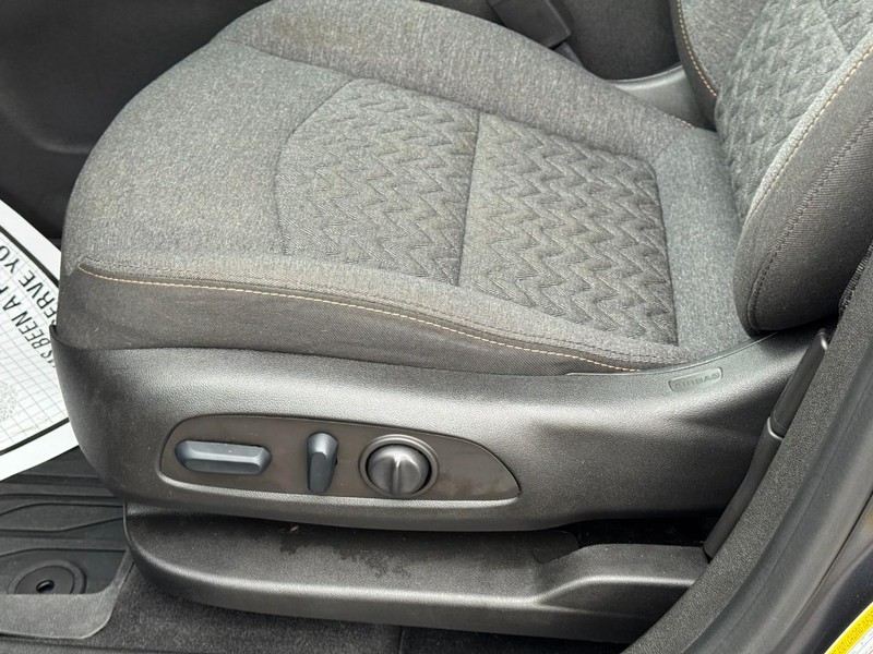 Chevrolet Equinox Vehicle Full-screen Gallery Image 23