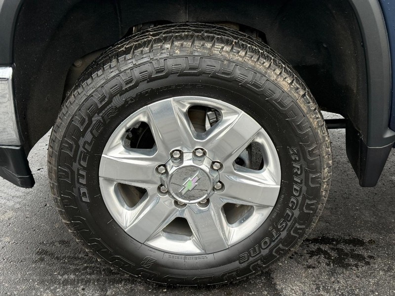 Chevrolet Silverado 2500HD Vehicle Full-screen Gallery Image 08