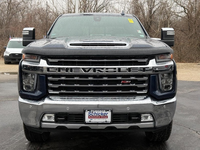 Chevrolet Silverado 2500HD Vehicle Full-screen Gallery Image 10