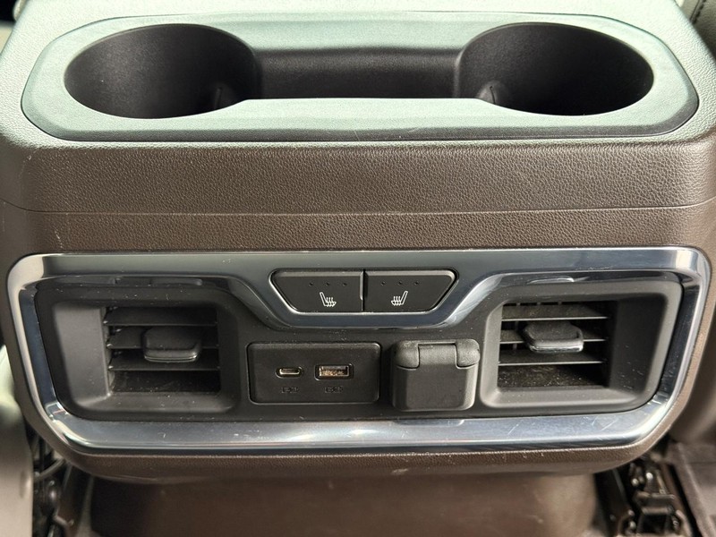 Chevrolet Silverado 2500HD Vehicle Full-screen Gallery Image 12