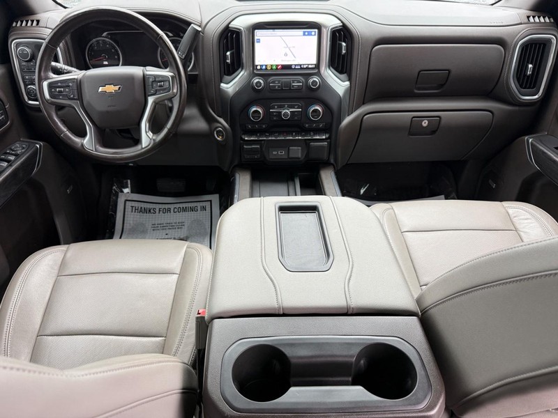 Chevrolet Silverado 2500HD Vehicle Full-screen Gallery Image 13