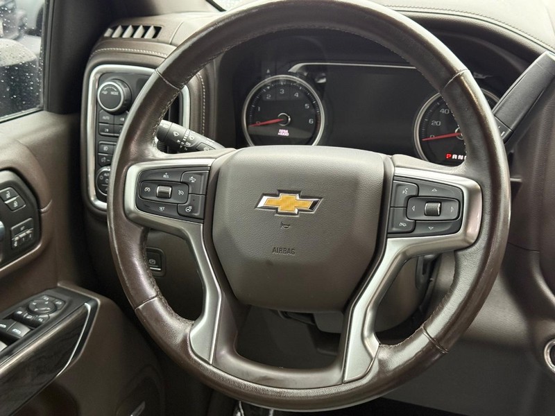 Chevrolet Silverado 2500HD Vehicle Full-screen Gallery Image 14