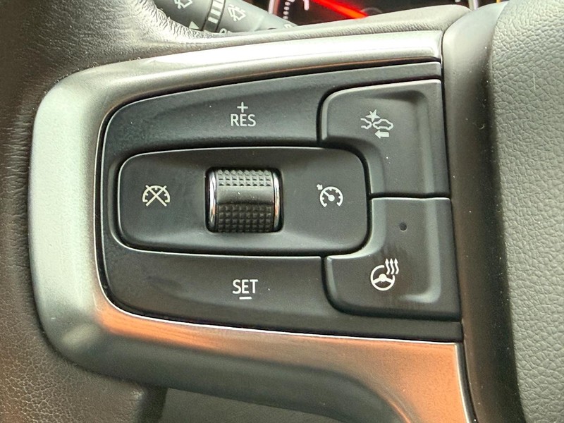 Chevrolet Silverado 2500HD Vehicle Full-screen Gallery Image 15