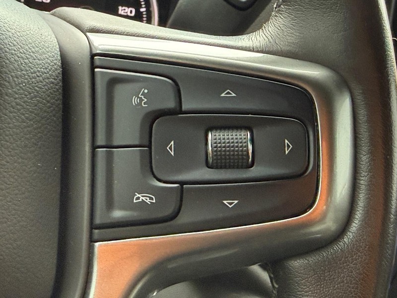 Chevrolet Silverado 2500HD Vehicle Full-screen Gallery Image 16