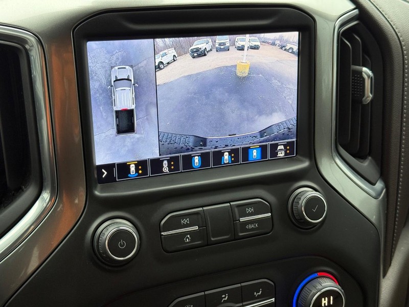 Chevrolet Silverado 2500HD Vehicle Full-screen Gallery Image 19