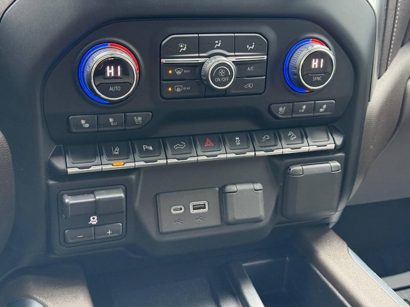 Chevrolet Silverado 2500HD Vehicle Full-screen Gallery Image 20