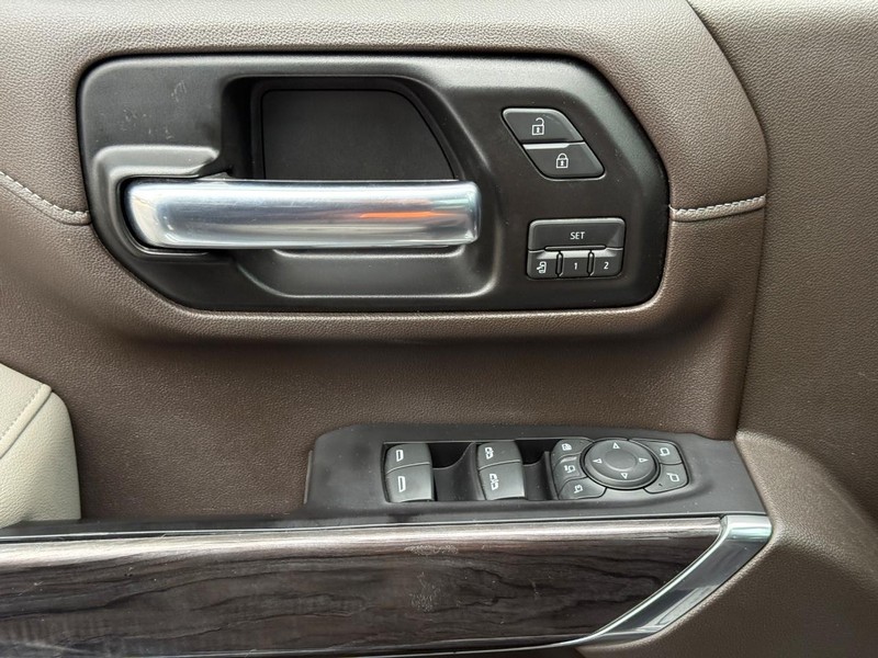 Chevrolet Silverado 2500HD Vehicle Full-screen Gallery Image 25