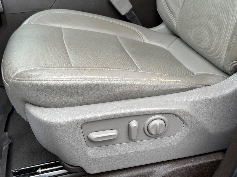 Chevrolet Silverado 2500HD Vehicle Full-screen Gallery Image 27