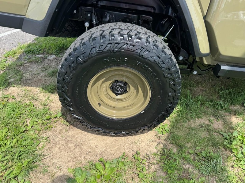 Jeep Gladiator Vehicle Full-screen Gallery Image 04