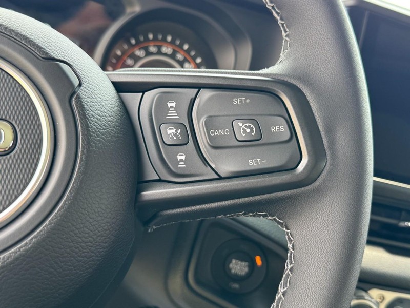 Jeep Gladiator Vehicle Full-screen Gallery Image 11