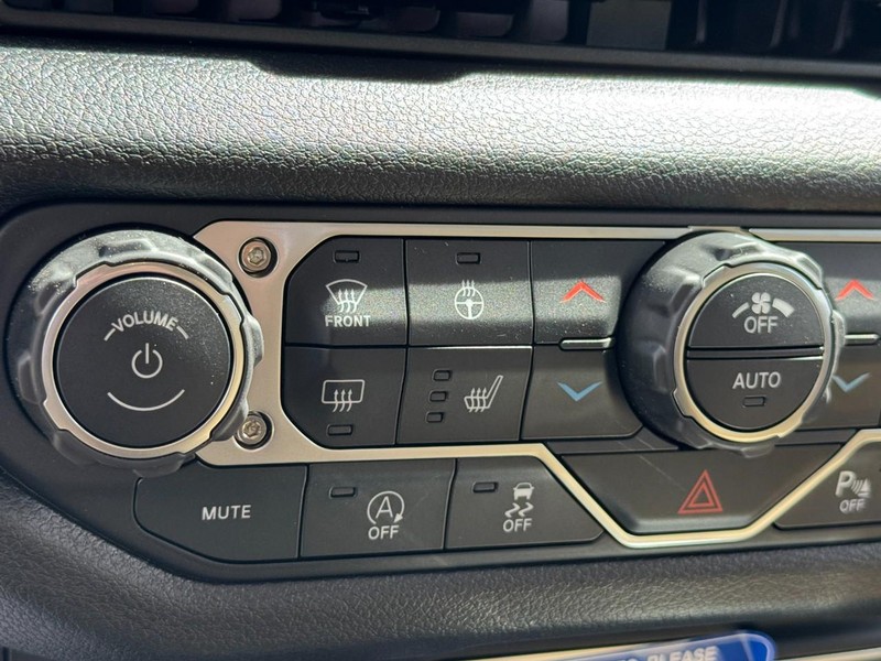 Jeep Gladiator Vehicle Full-screen Gallery Image 13
