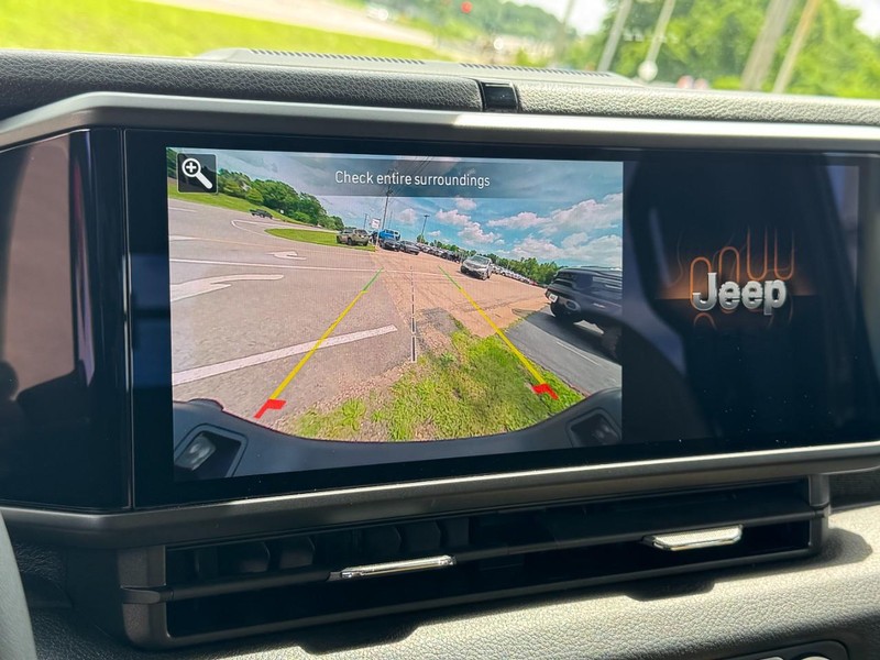 Jeep Gladiator Vehicle Full-screen Gallery Image 14