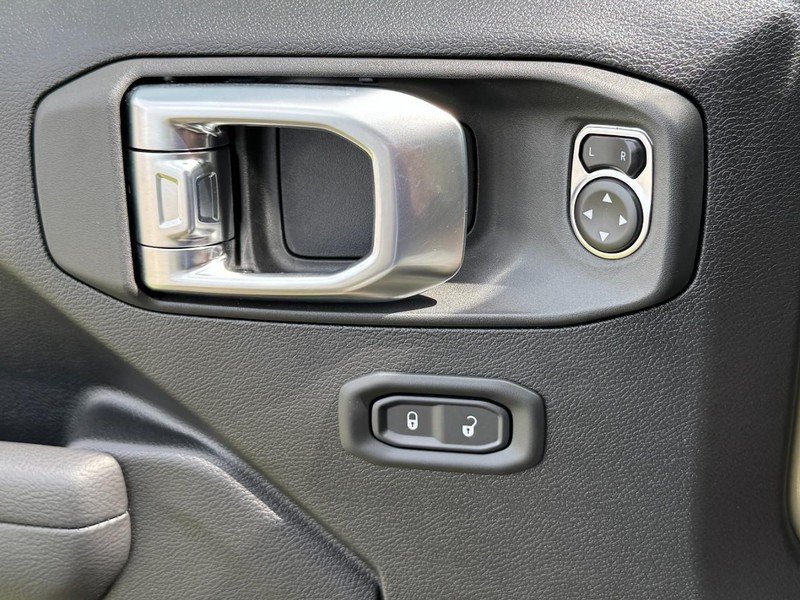Jeep Gladiator Vehicle Full-screen Gallery Image 15