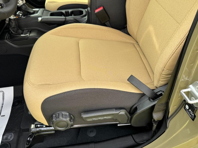 Jeep Gladiator Vehicle Full-screen Gallery Image 16