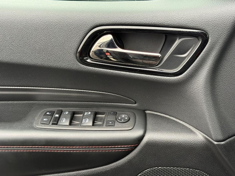 Dodge Durango Vehicle Full-screen Gallery Image 24