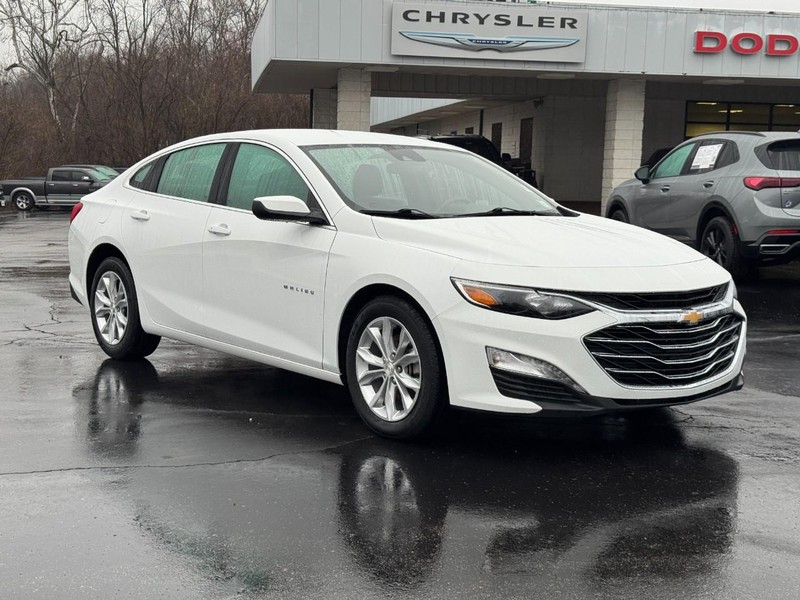 Chevrolet Malibu Vehicle Full-screen Gallery Image 02