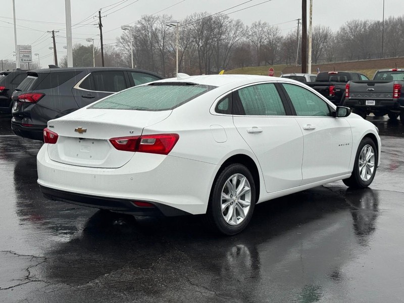 Chevrolet Malibu Vehicle Full-screen Gallery Image 03