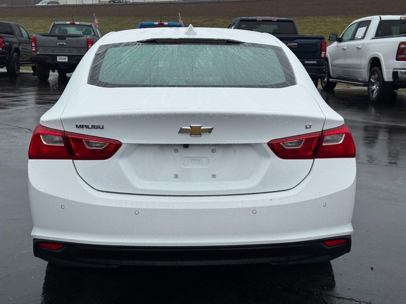 Chevrolet Malibu Vehicle Full-screen Gallery Image 04