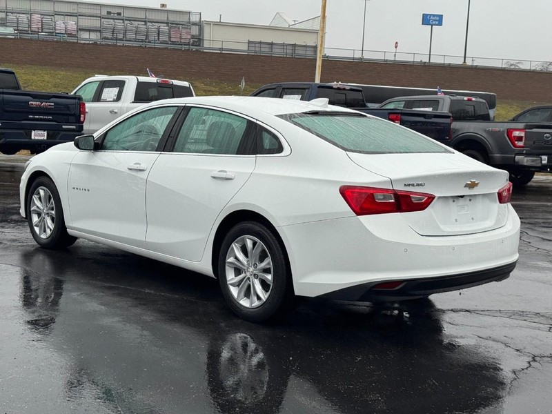 Chevrolet Malibu Vehicle Full-screen Gallery Image 05